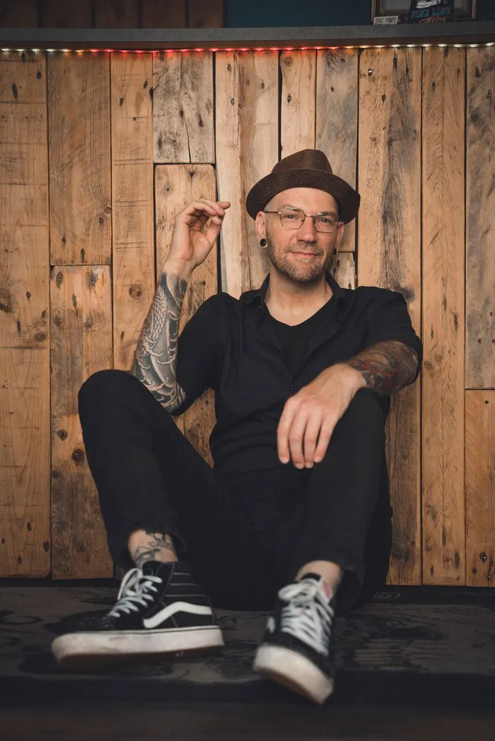 Oliver bei FINE LINE Tattooing