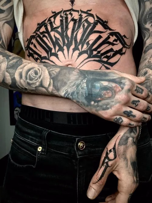 Ausgewählte Tattooarbeit von FINE LINE Tattooing